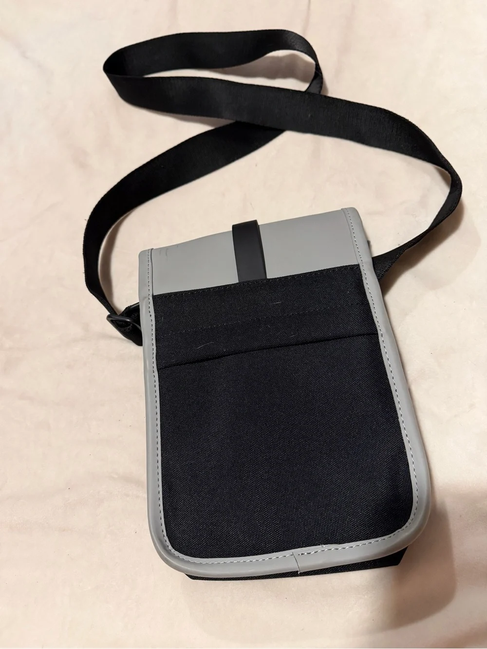 Rains sleek gray